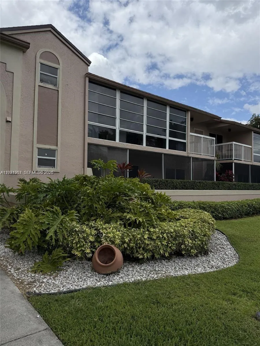 4760 NW 102nd Ave # 12, Doral FL 33178