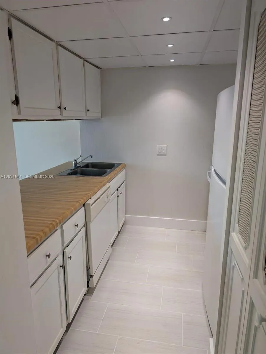 3680 Inverrary Dr # 2M, Lauderhill FL 33319