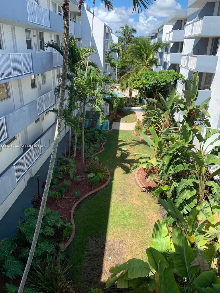 1801 S Treasure Dr # 427, North Bay Village FL 33141
