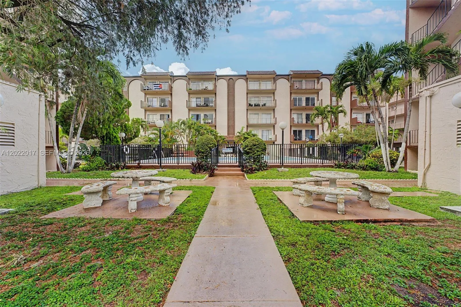 1950 W 54th St # 105, Hialeah FL 33012