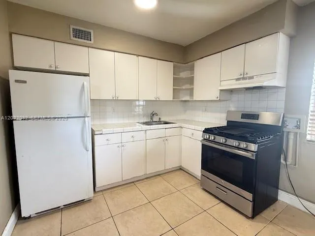 2 bedroom 1 bath for sale at 4300 SW 67th Ave # 50, Miami FL 33155