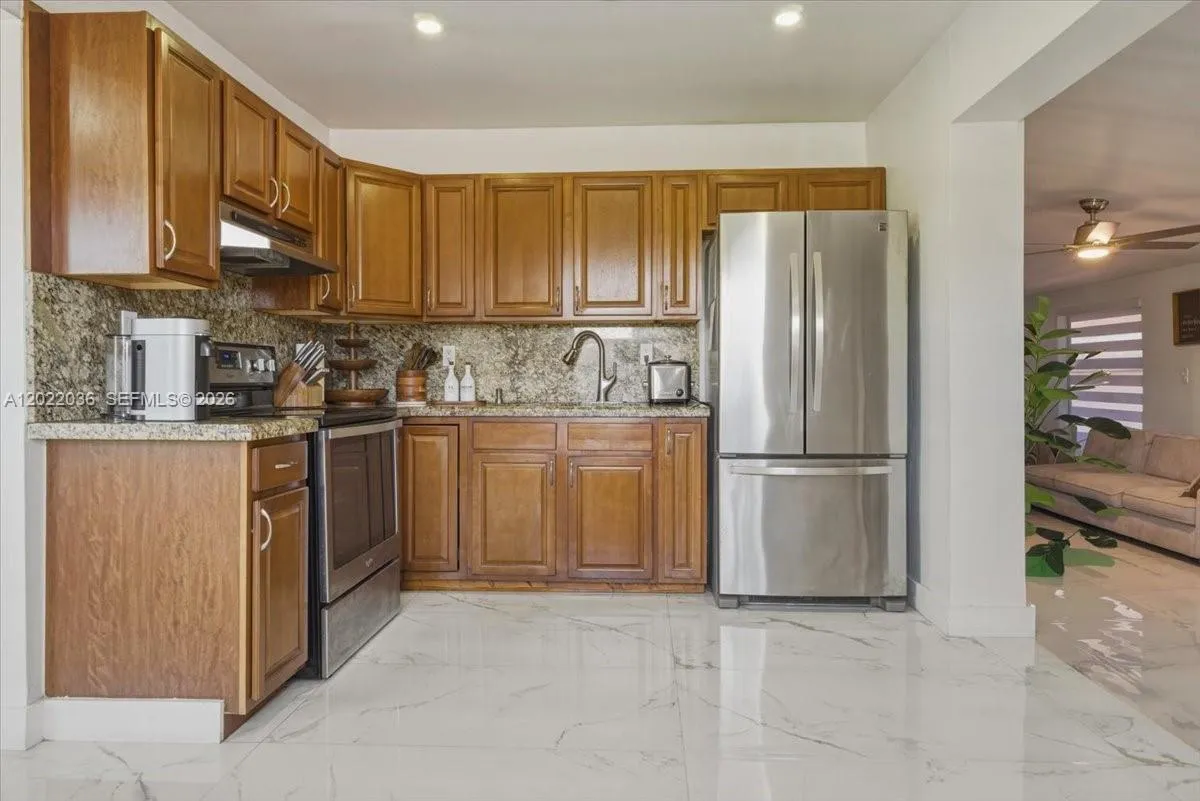 120 W 50th St, Hialeah FL 33012