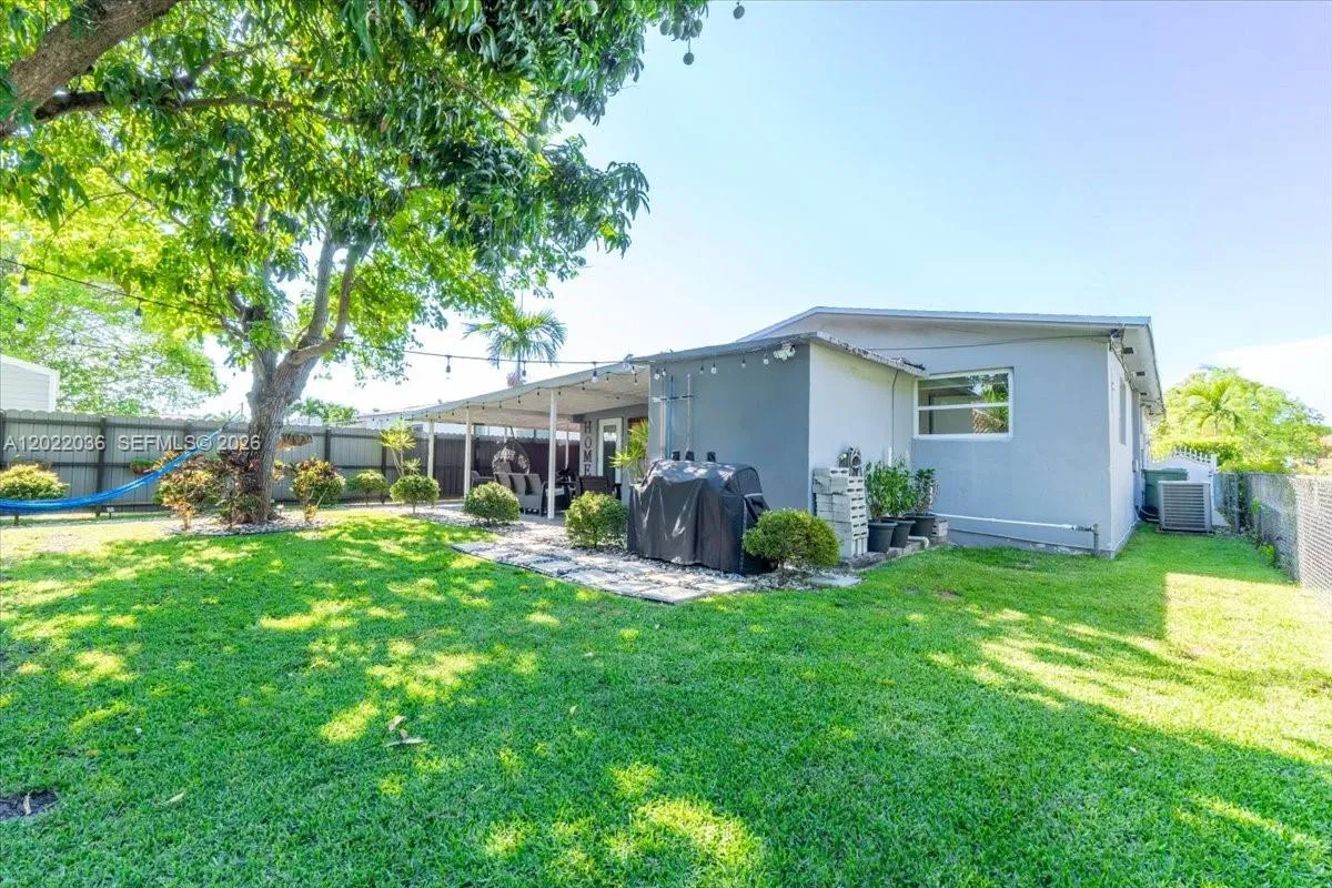 120 W 50th St, Hialeah FL 33012