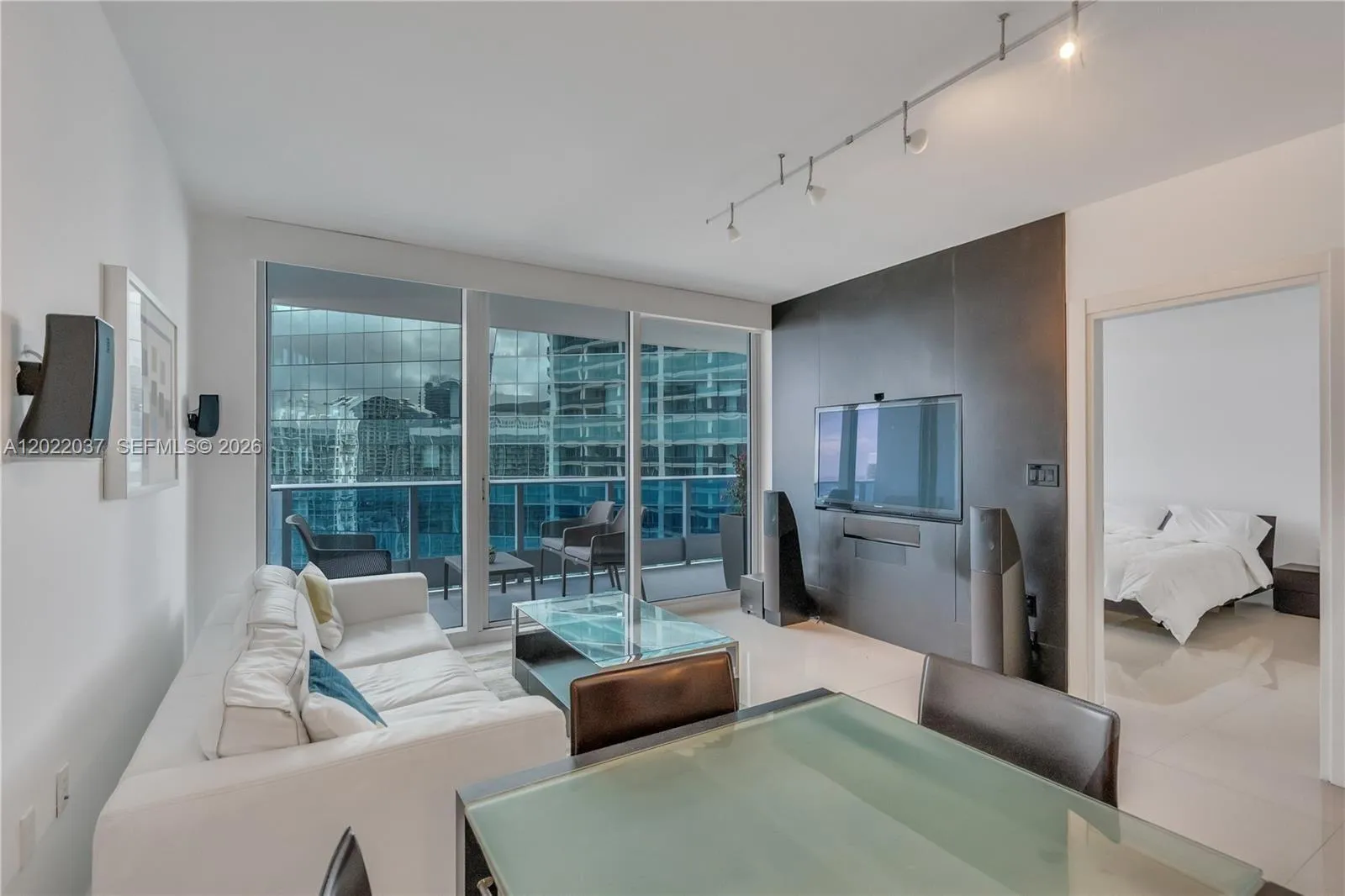 200 Biscayne Boulevard Way # 3911, Miami FL 33131