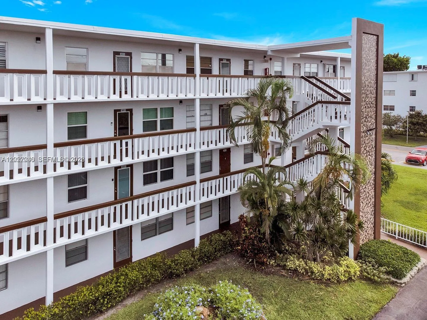 2 bedroom 1 bath for sale at 4052 E Harwood E # 4052, Deerfield Beach FL 33442
