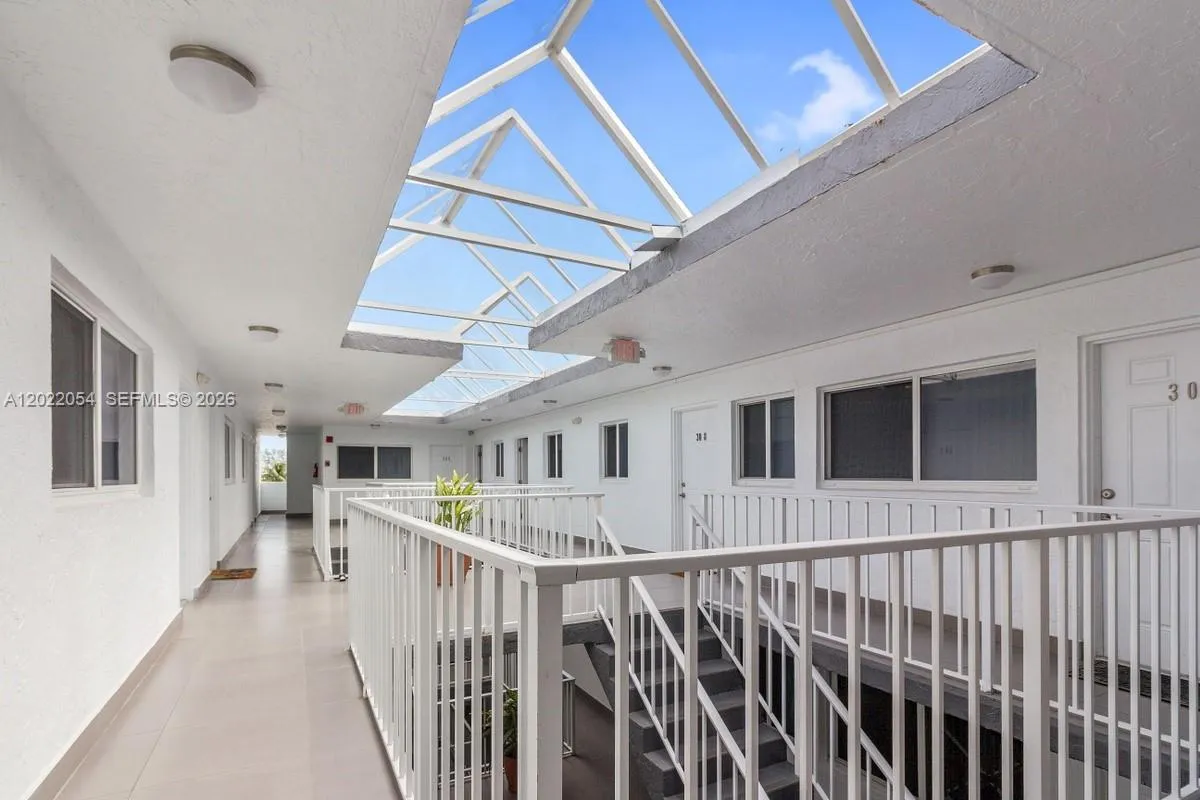 1986 Biarritz Dr # 101, Miami Beach FL 33141