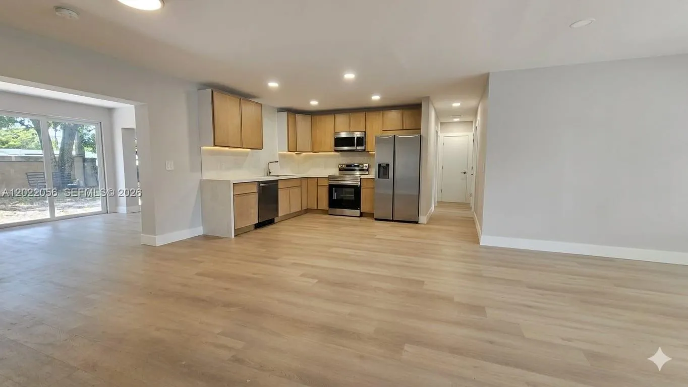 6841 SW 1st Ct, Pembroke Pines FL 33023