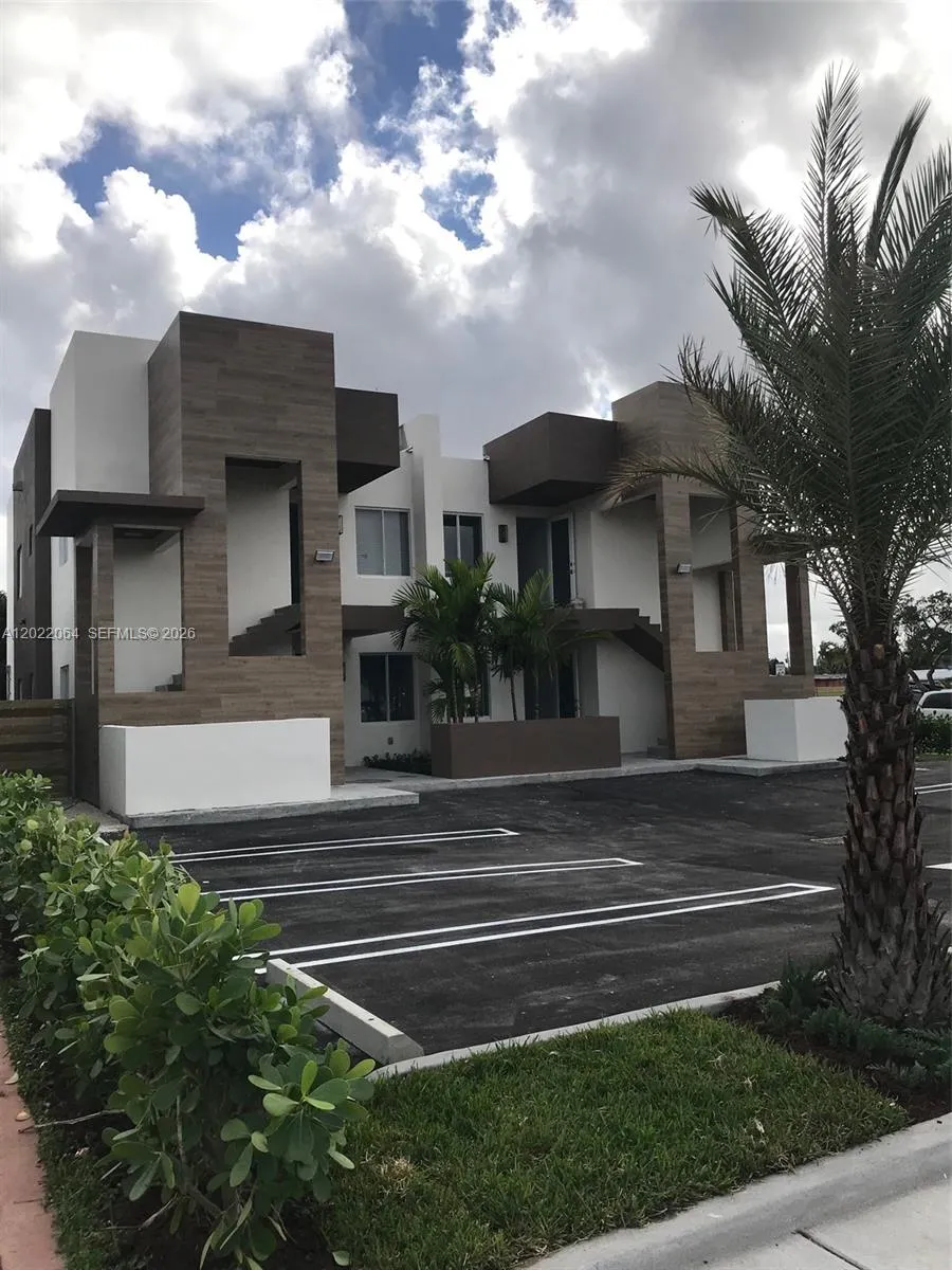 810 E 32nd St # 810, Hialeah FL 33013