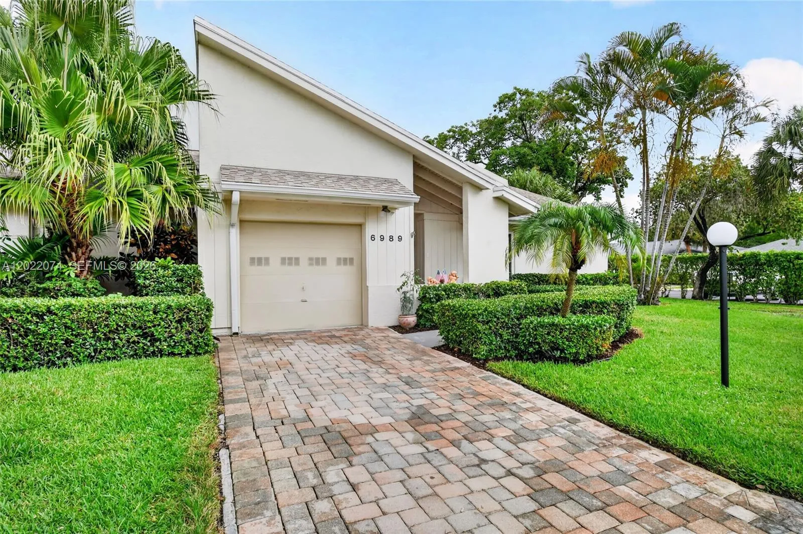 6989 Clover Ct, Lake Worth FL 33467