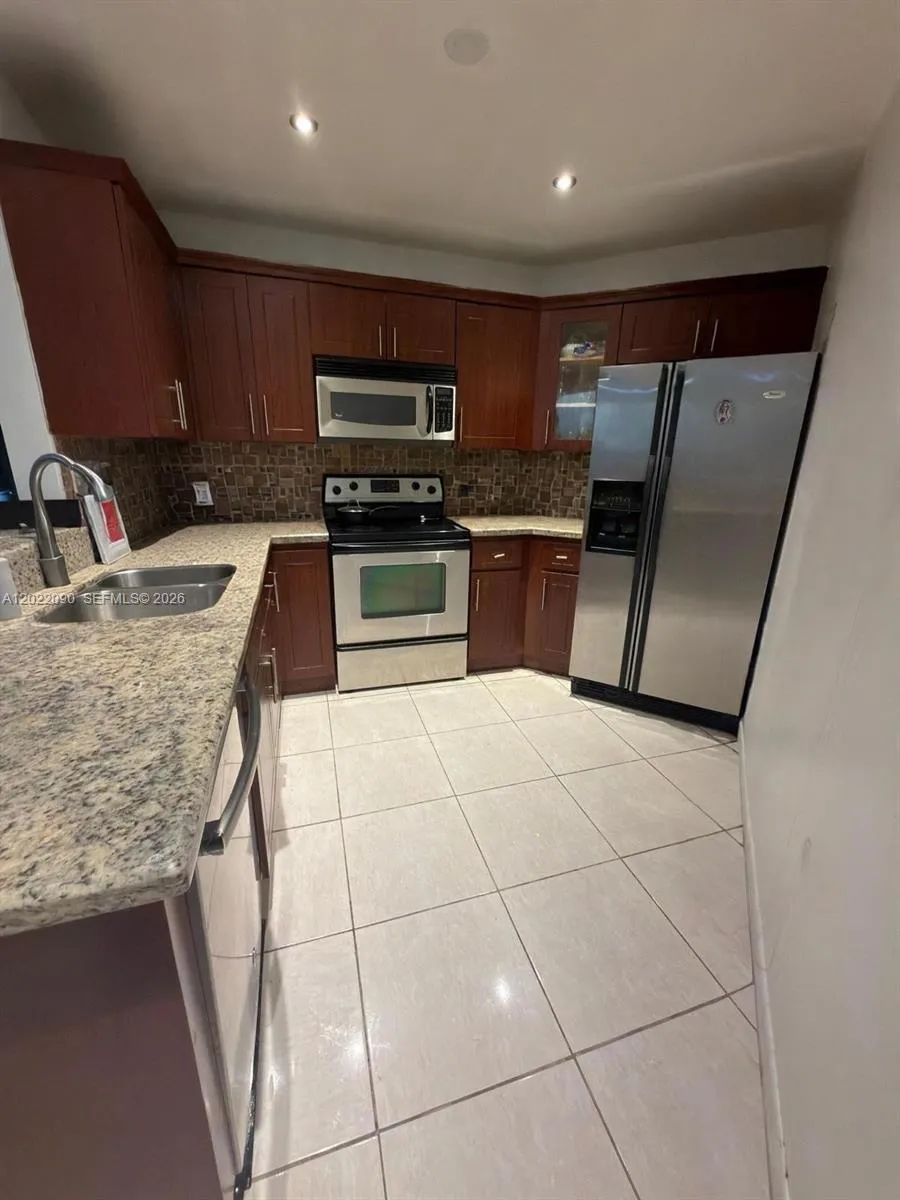 9443 Fontainebleau Blvd # 209, Miami FL 33172