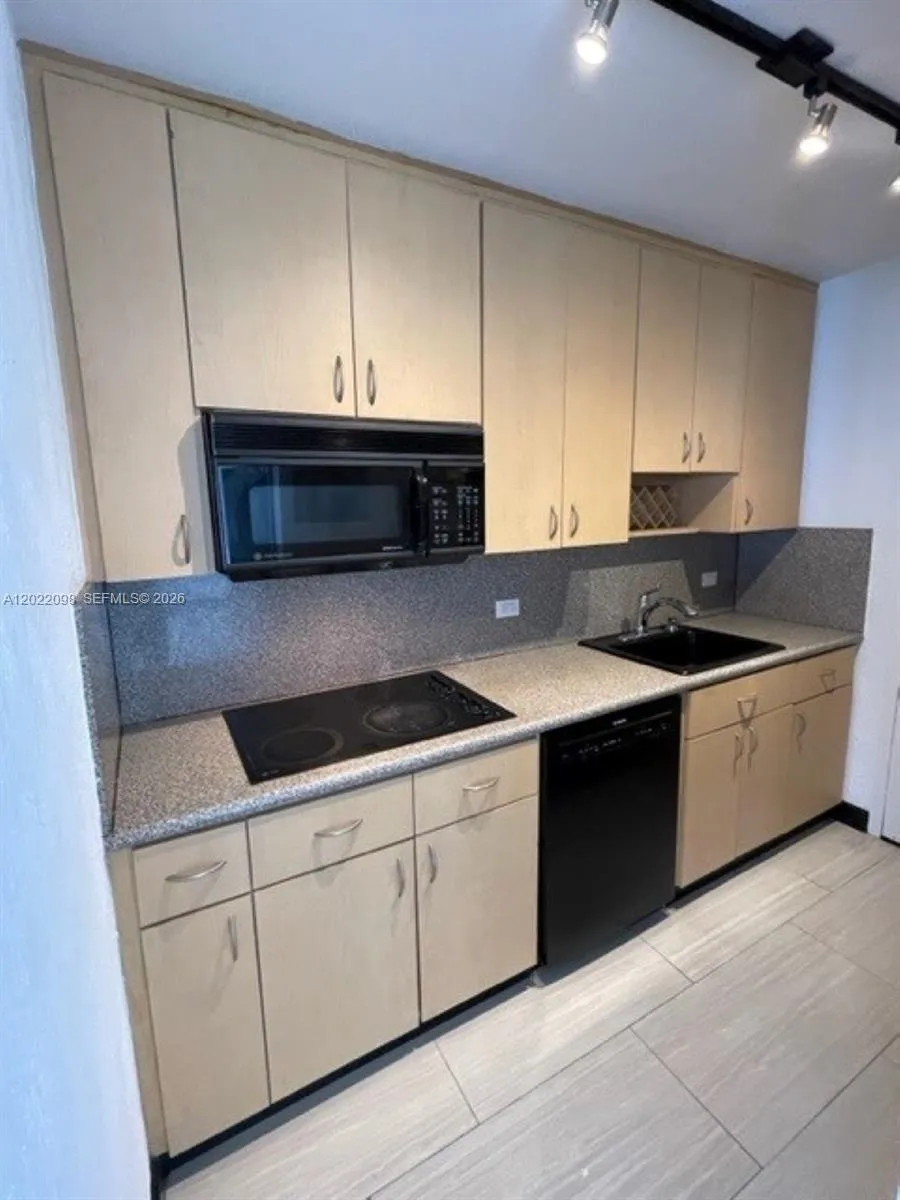5313 Collins Ave # 1004, Miami Beach FL 33140