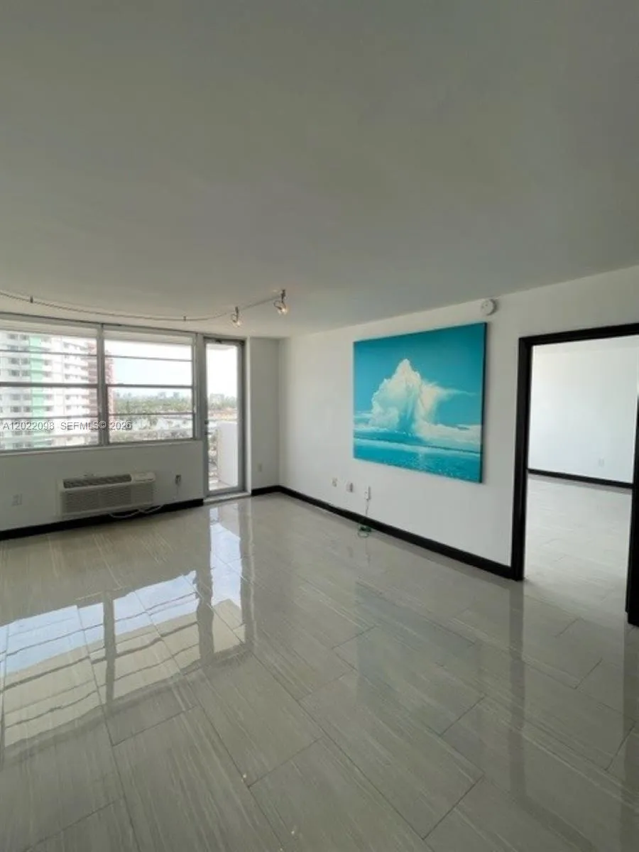 5313 Collins Ave # 1004, Miami Beach FL 33140