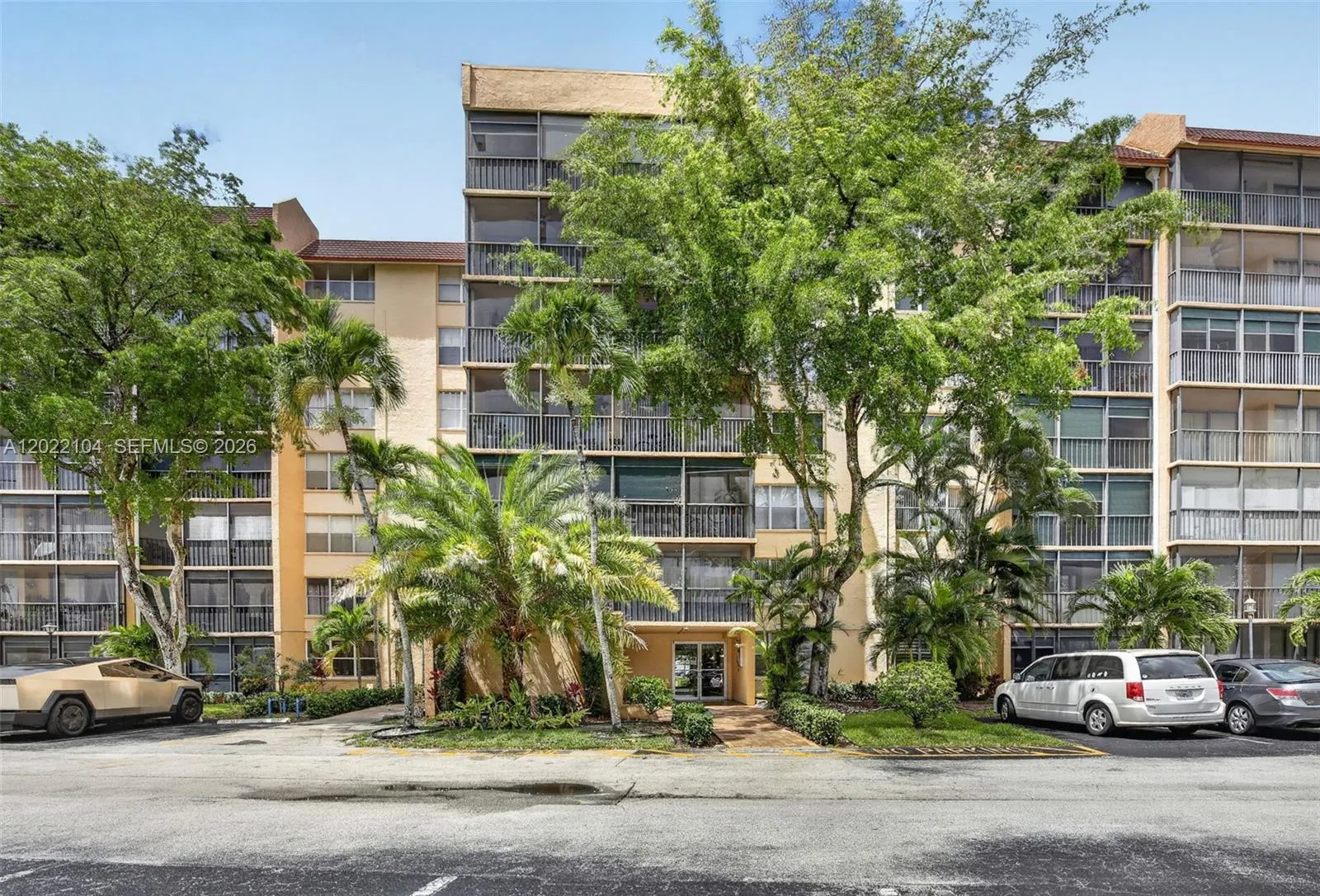 3 bedroom 2 bath for sale at 3771 Environ Blvd # 355, Lauderhill FL 33319