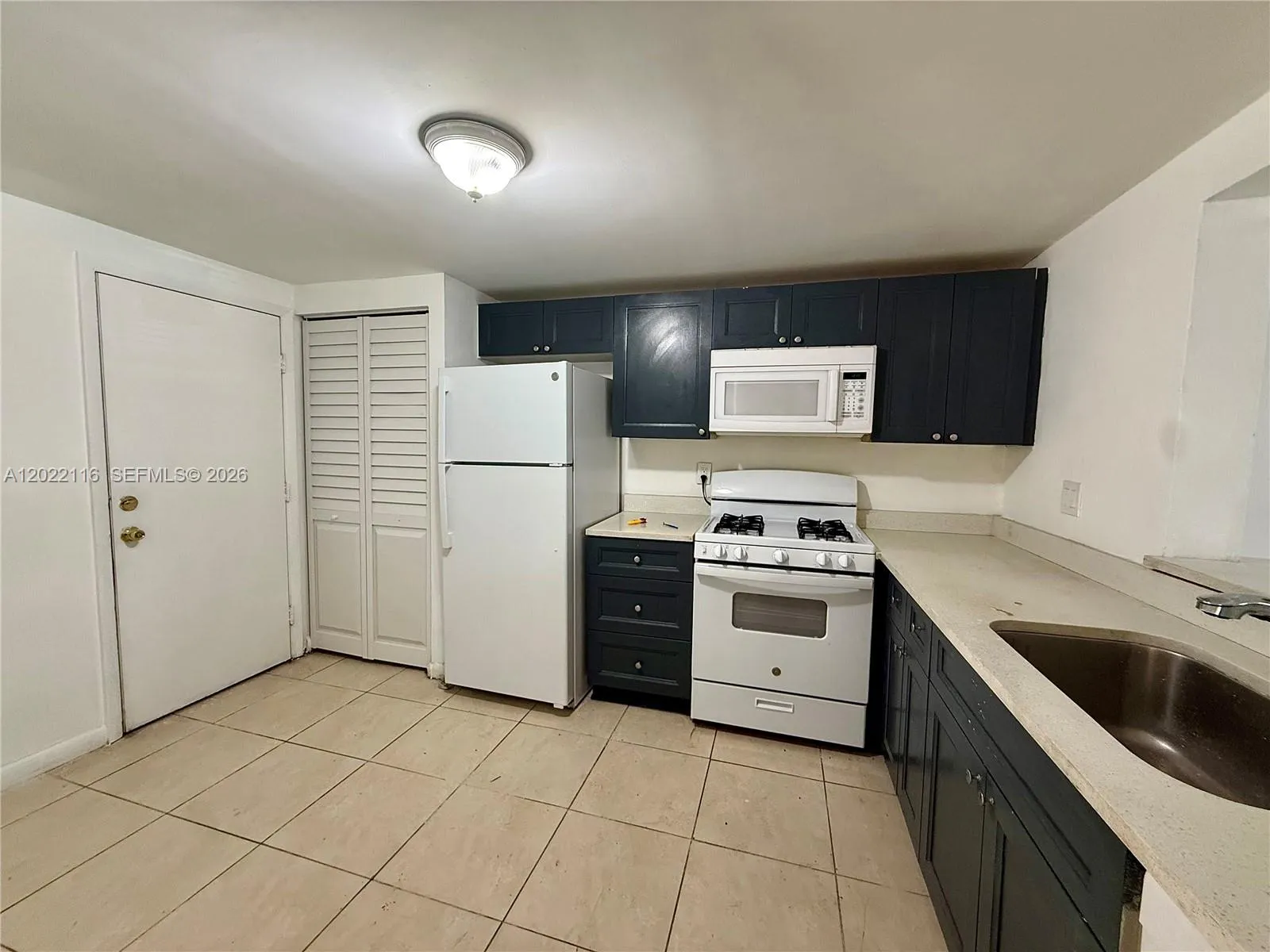 2 bedroom 2 bath for sale at 18101 NW 68th Ave # B102, Hialeah FL 33015