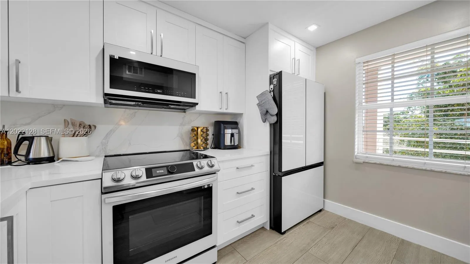 605 Oaks Dr # 502, Pompano Beach FL 33069