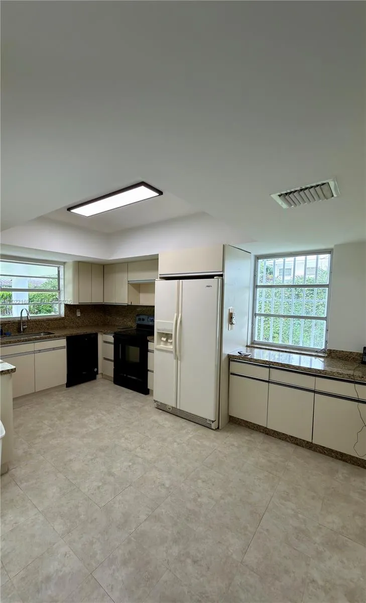 7700 SW 52nd Ct, Miami FL 33143