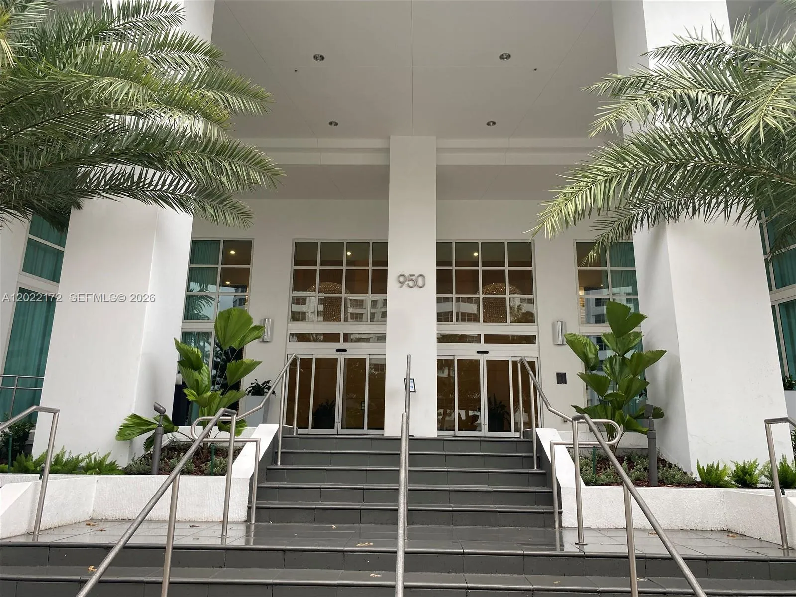 2 bedroom 2 bath for sale at 950 Brickell Bay Dr # 2206, Miami FL 33131