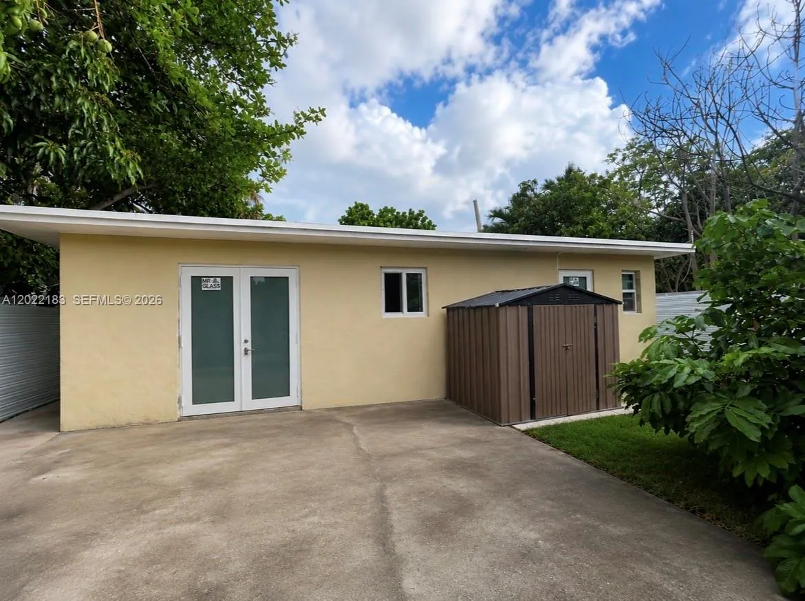 160 NW 45th St, Miami FL 33127