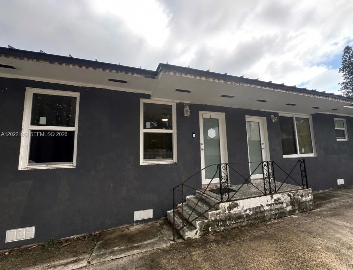 160 NW 45th St, Miami FL 33127