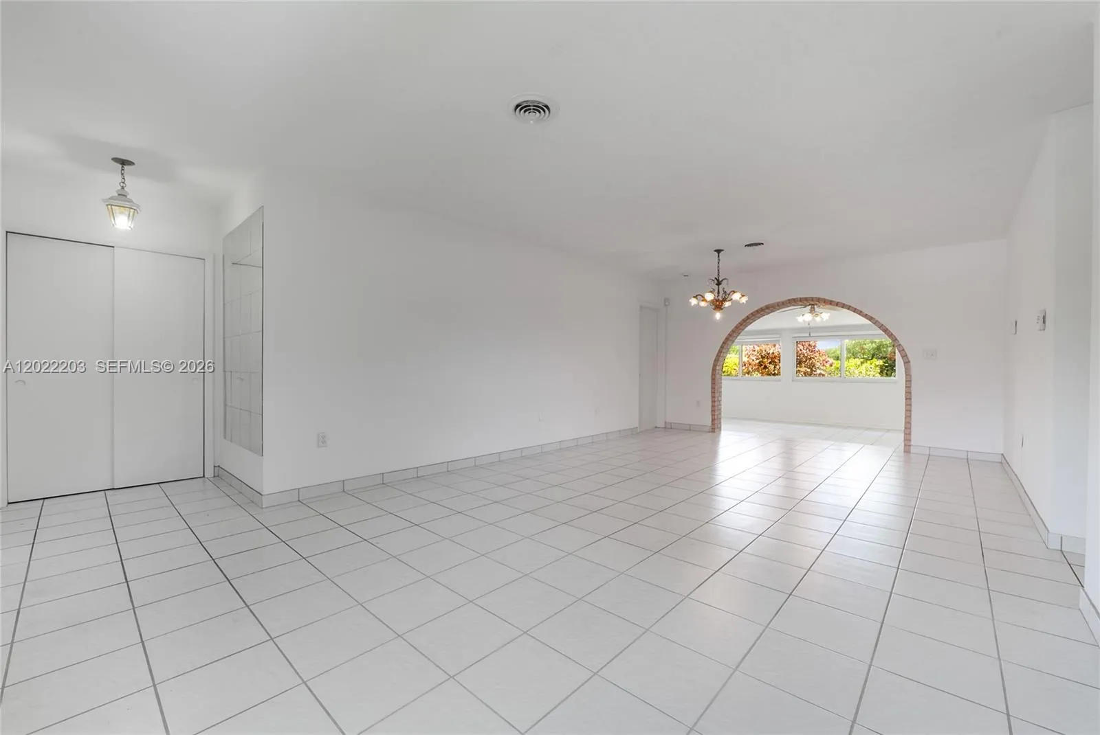 9460 Palmetto Club Ln E, Palmetto Bay FL 33157