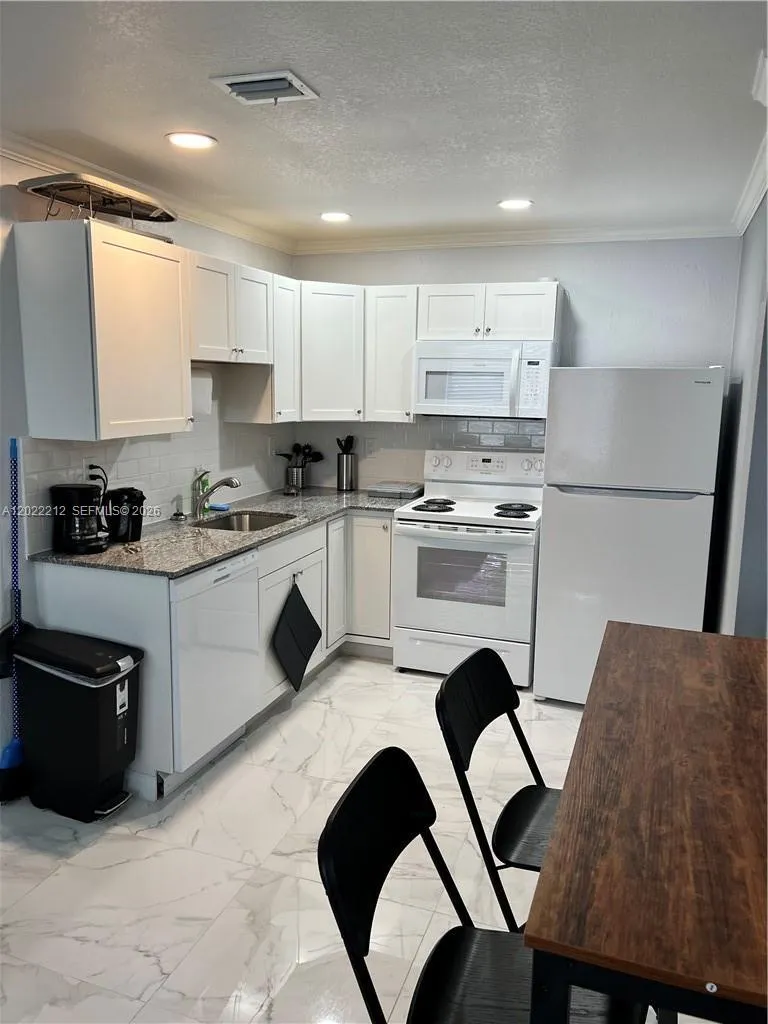 2240 Simms St, Hollywood FL 33020
