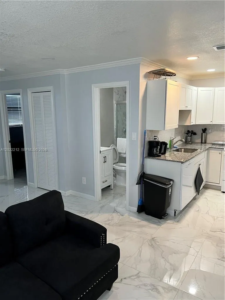 2240 Simms St, Hollywood FL 33020