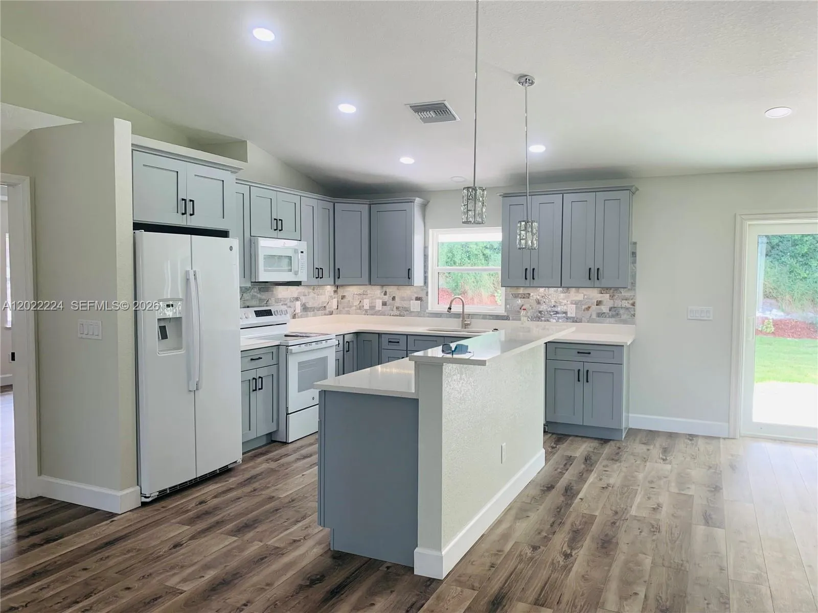 120 CLINTON AVENUE, Lake Placid FL 33852