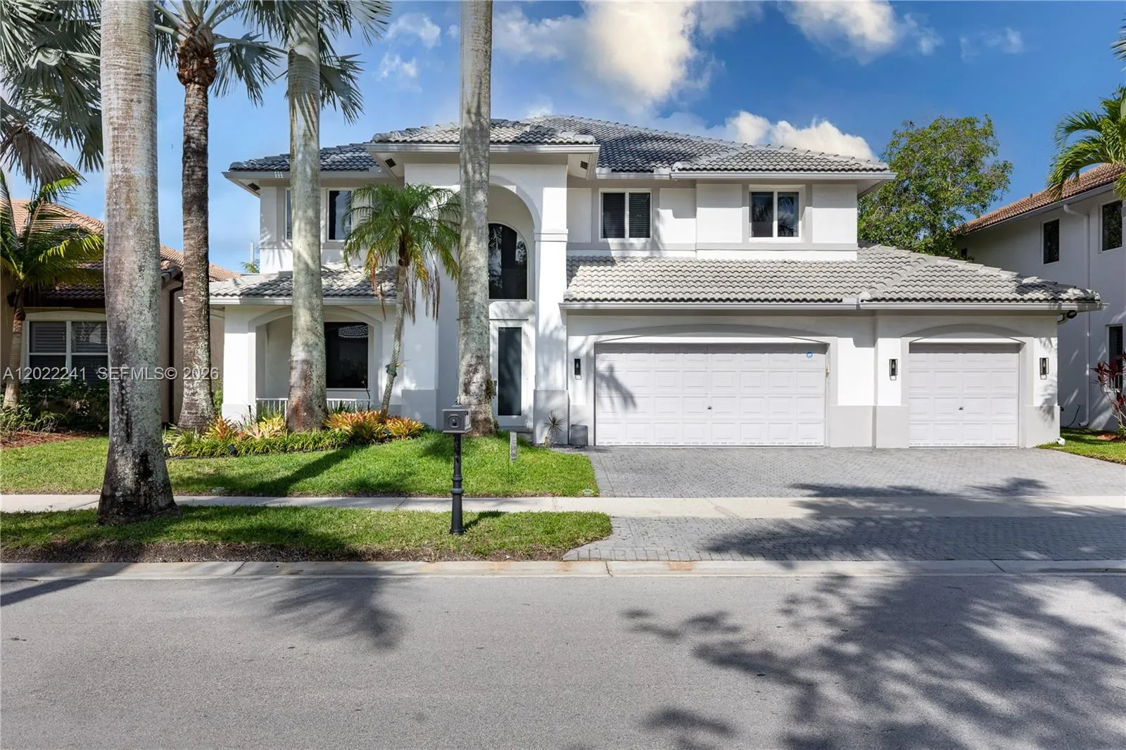 6 bedroom 4 bath for sale at 2517 Hunters Run Way, Weston FL 33327