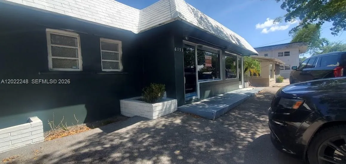 6151 Washington St, Hollywood FL 33023