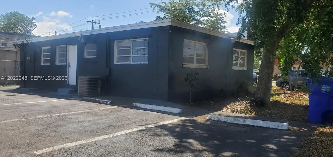 6151 Washington St, Hollywood FL 33023