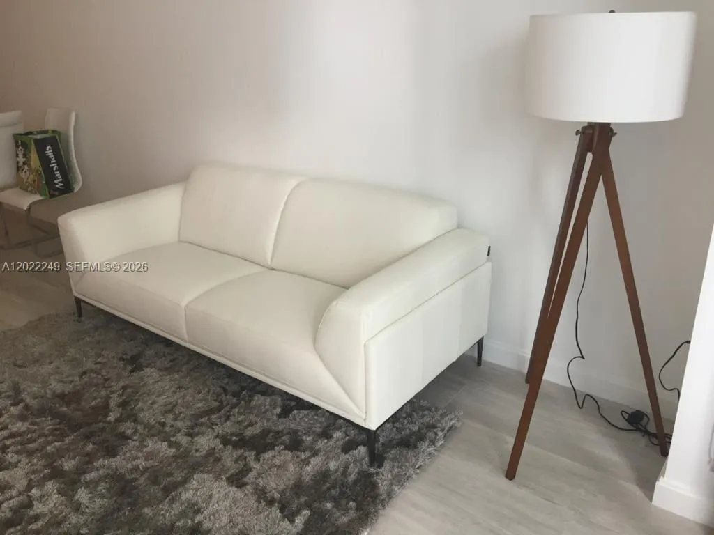 55 SW 9th St # 2709, Miami FL 33130