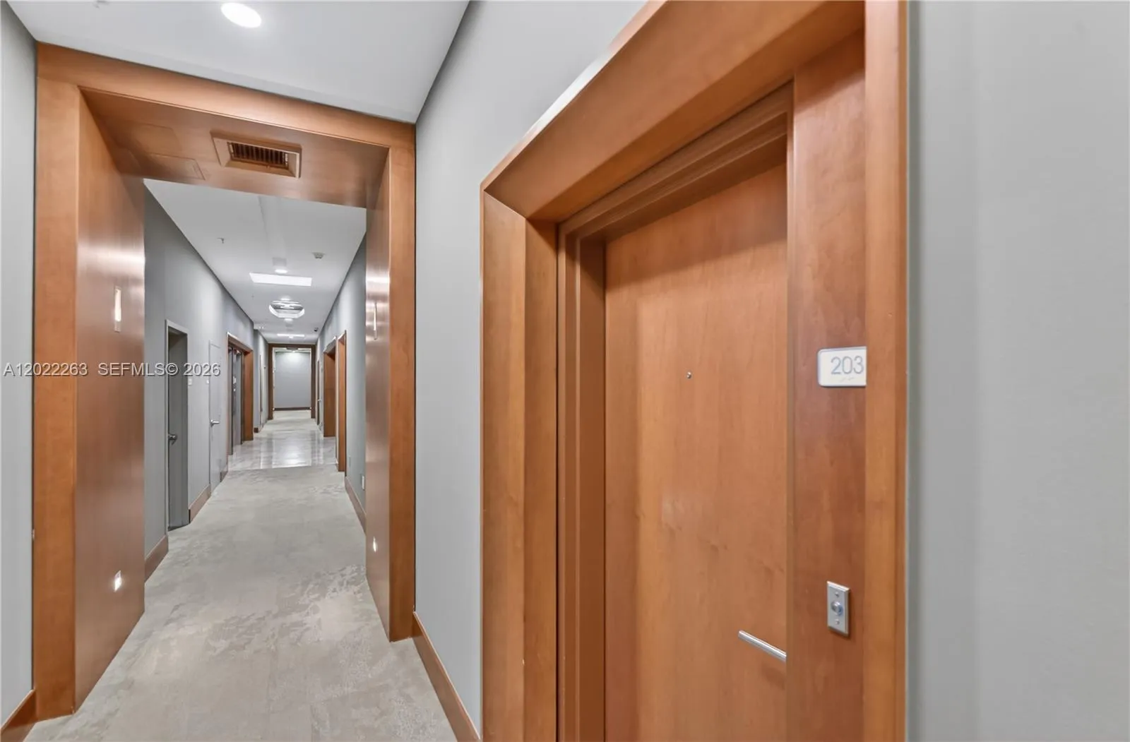 31 SE 5th St # 203, Miami FL 33131