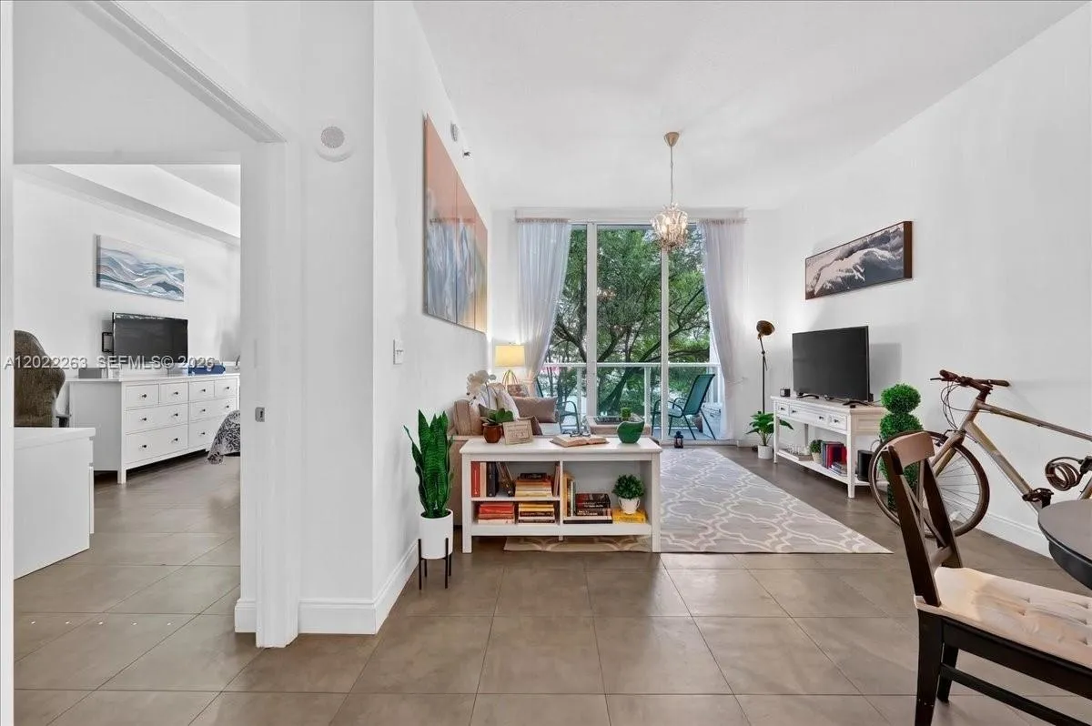31 SE 5th St # 203, Miami FL 33131