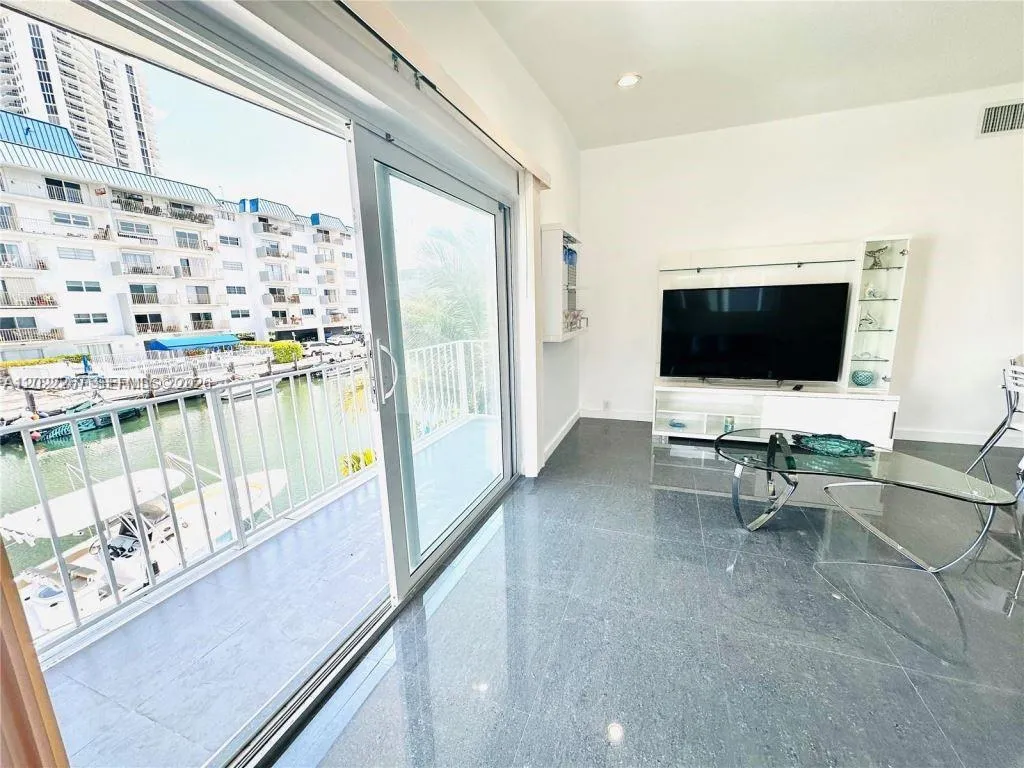 3751 NE 170th St # 4, North Miami Beach FL 33160