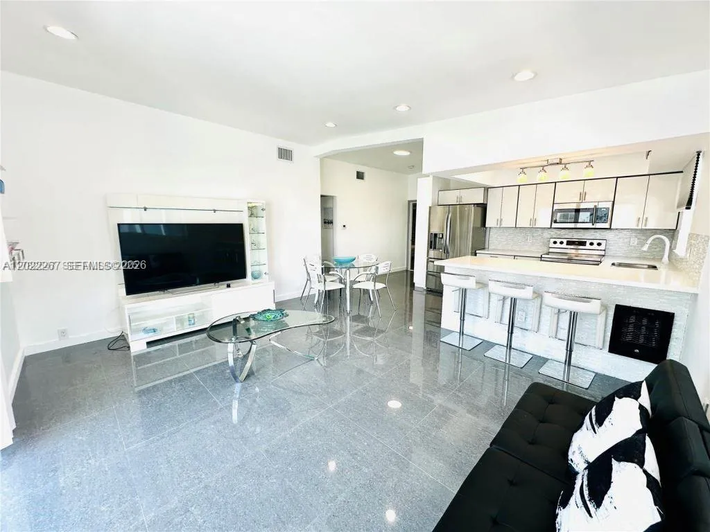 3751 NE 170th St # 4, North Miami Beach FL 33160