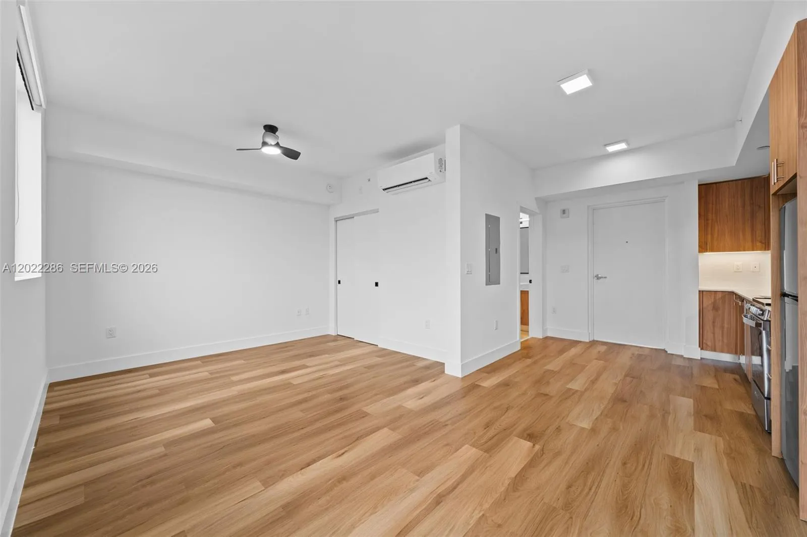 650 SW 1st St # 304, Miami FL 33130