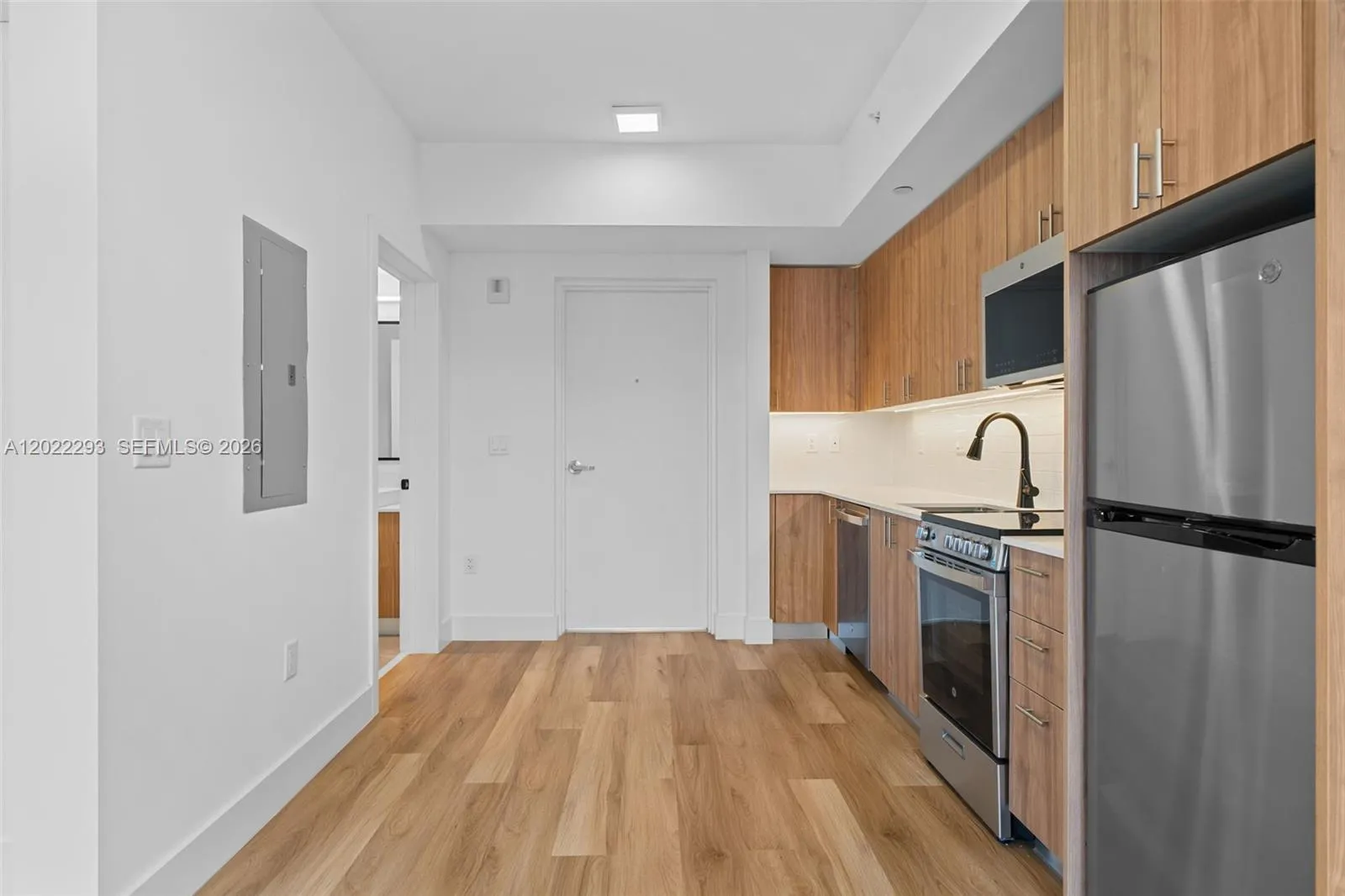 650 SW 1st St # 403, Miami FL 33130