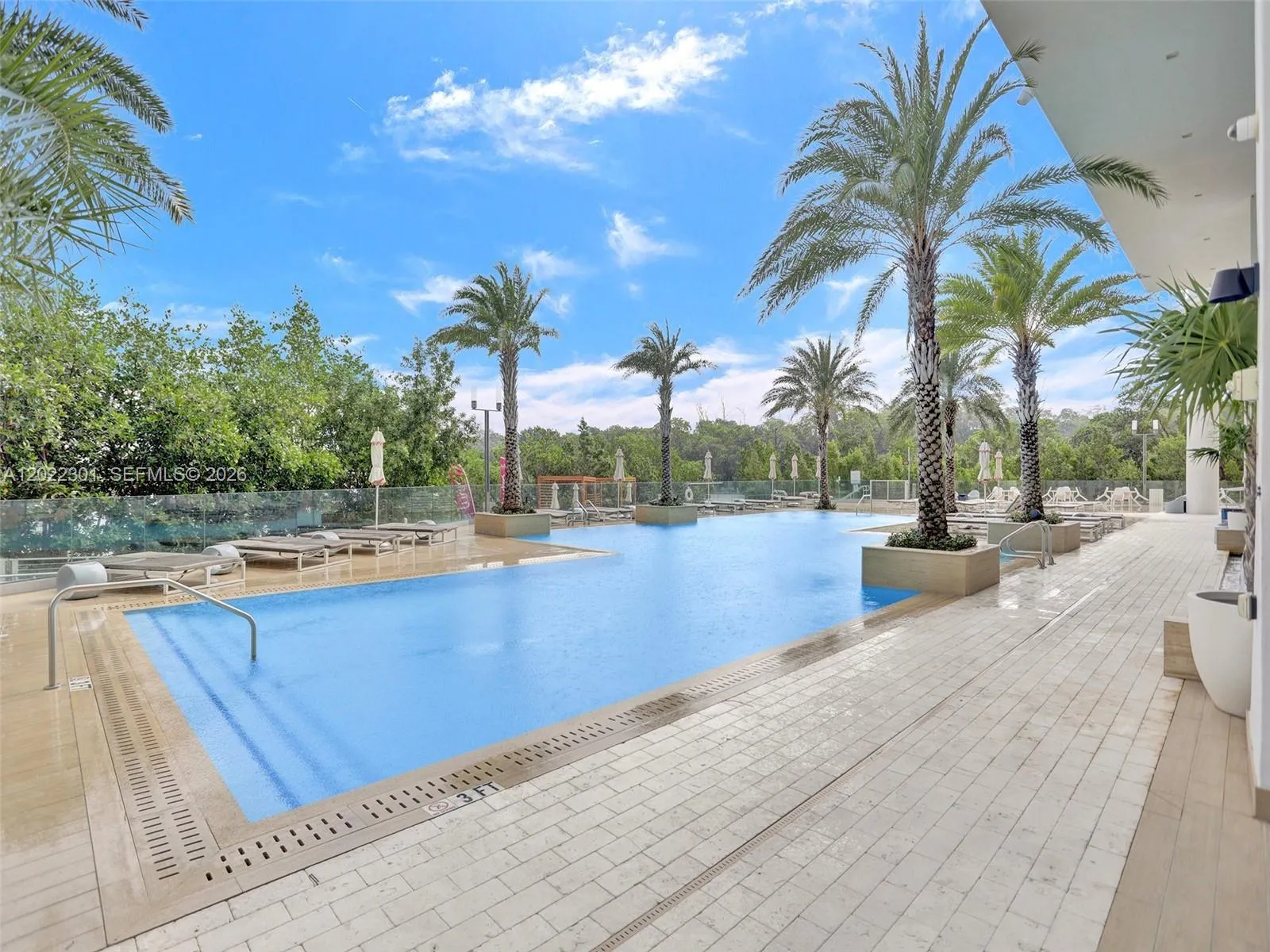 2 bedroom 2 bath for sale at 16385 N Biscayne Blvd # 403, North Miami Beach FL 33160