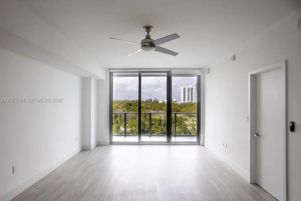 16385 N Biscayne Blvd # 403, North Miami Beach FL 33160