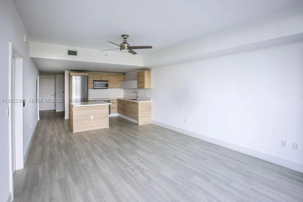 16385 N Biscayne Blvd # 403, North Miami Beach FL 33160