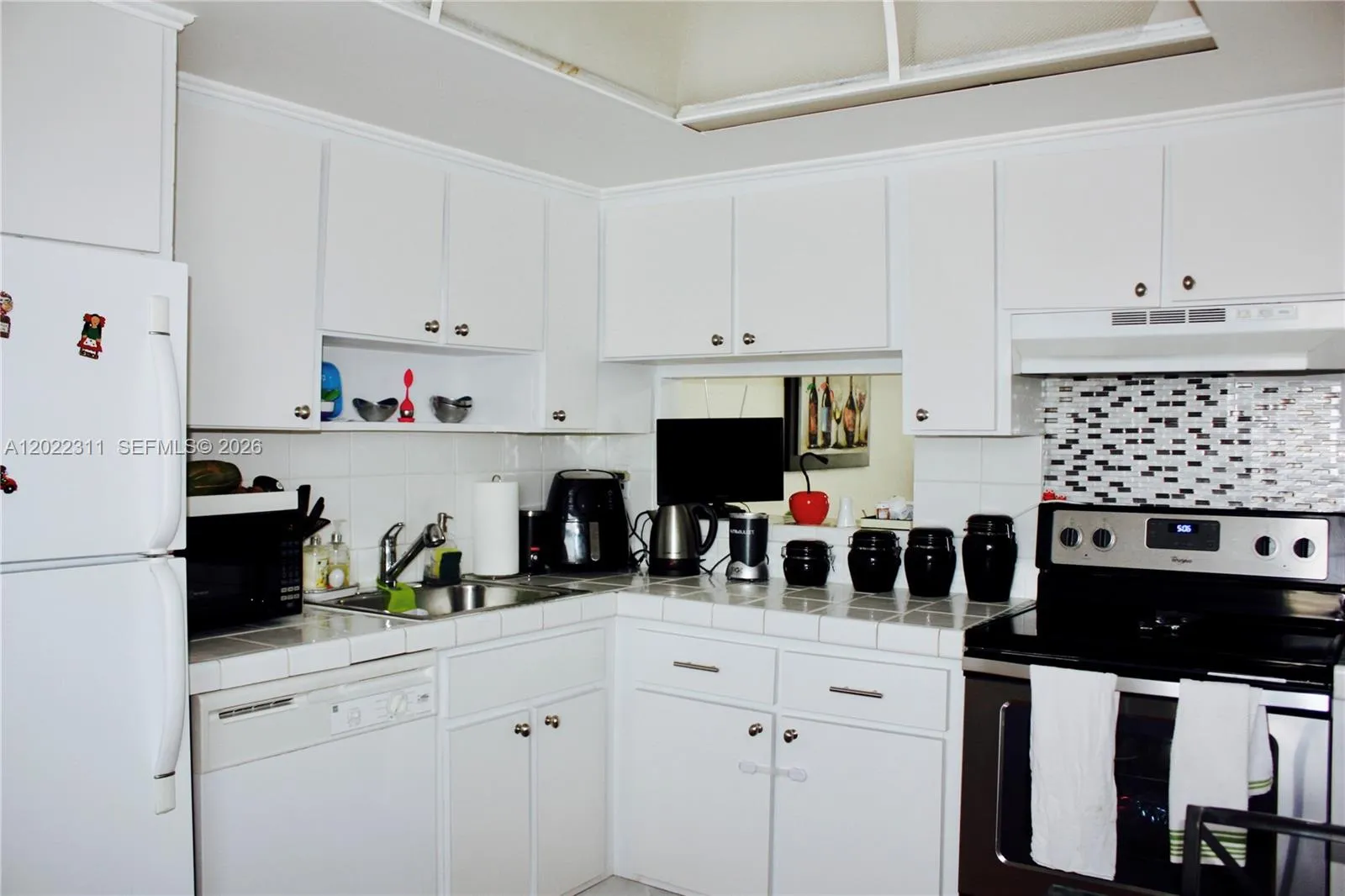 2 bedroom 1 bath for sale at 18555 NE 14th Ave # 702A, Miami FL 33179
