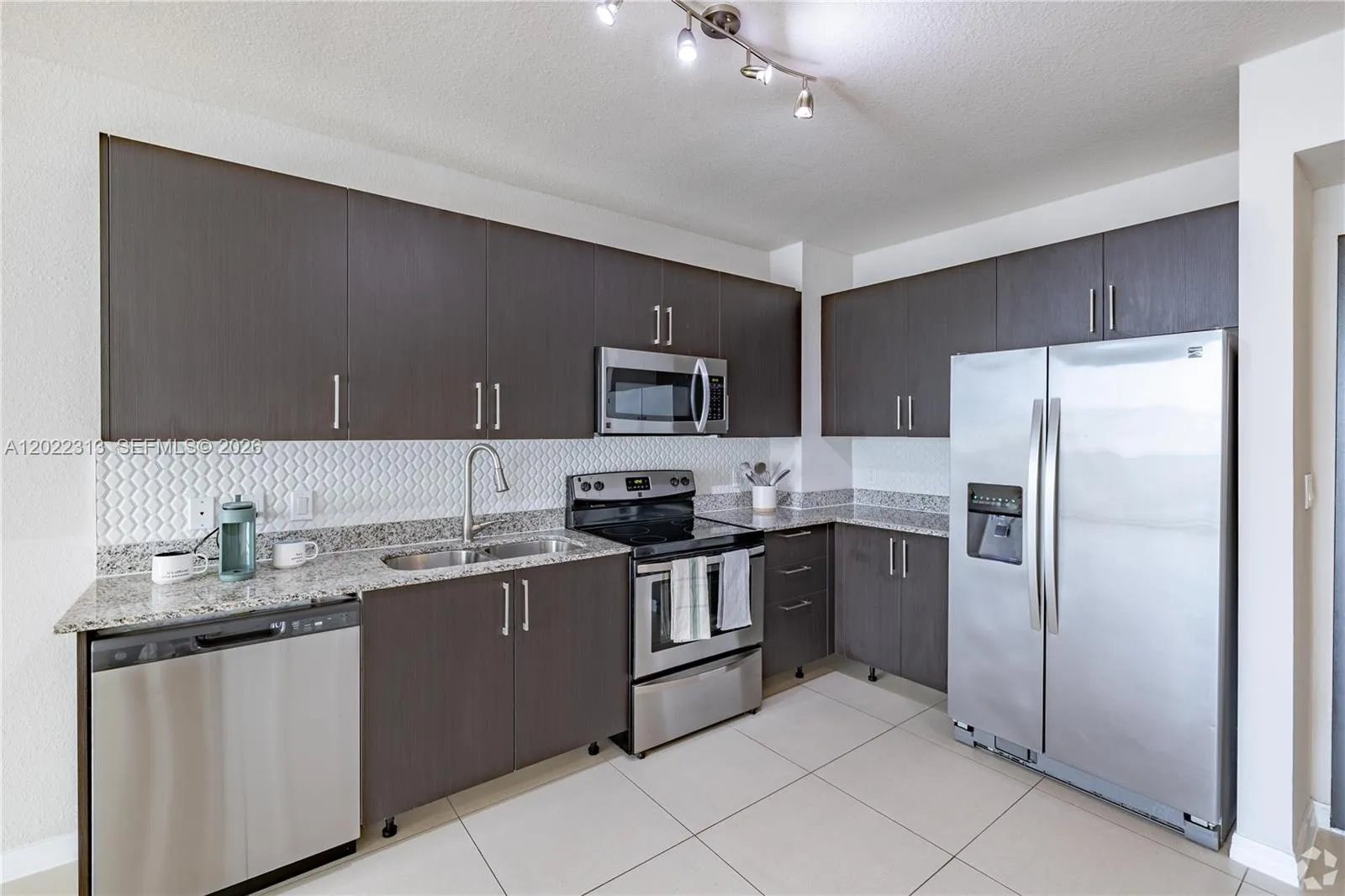2001 NW 67th St # 104, West Miami FL 33147