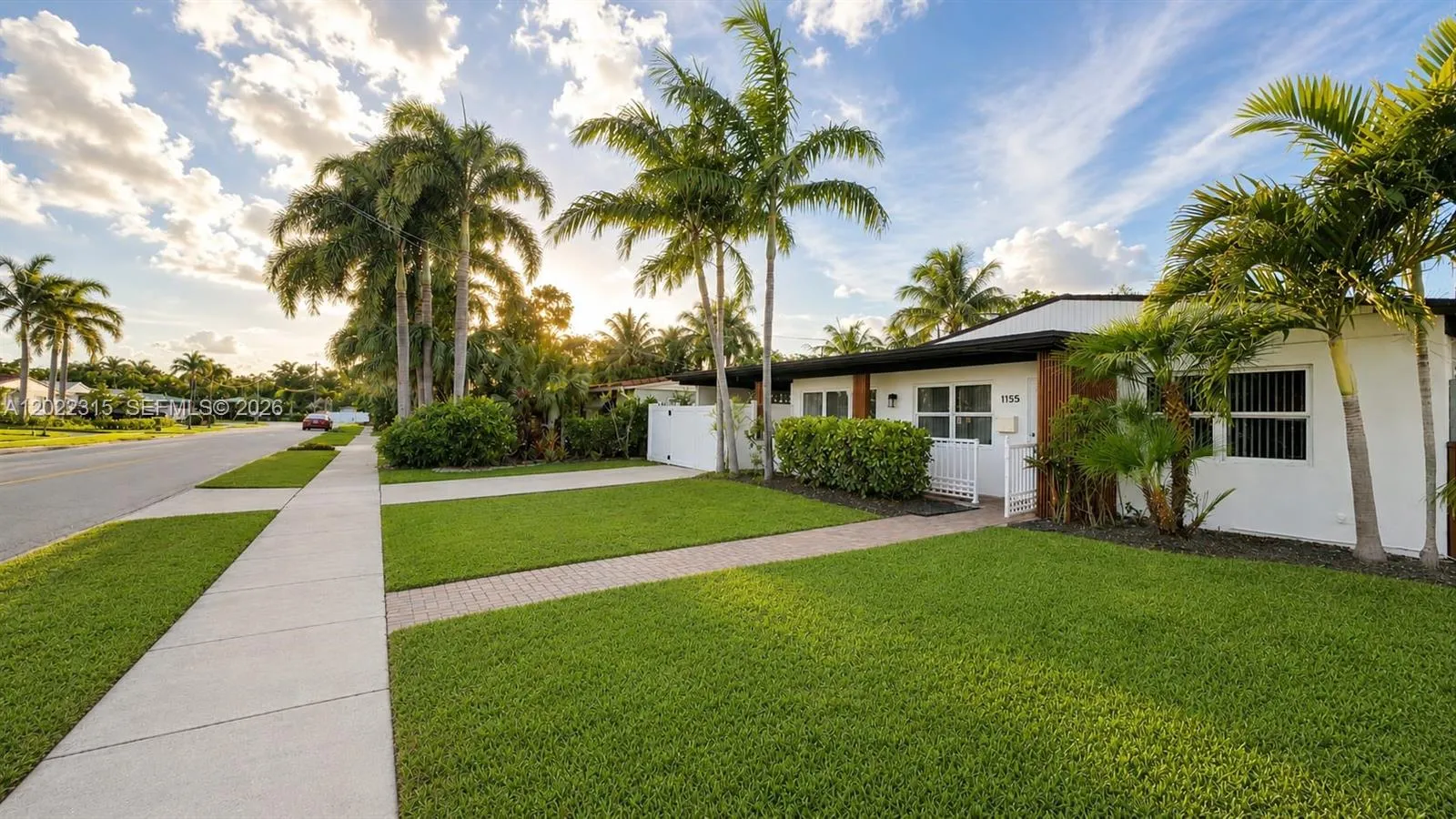 1155 Hayes St, Hollywood FL 33019