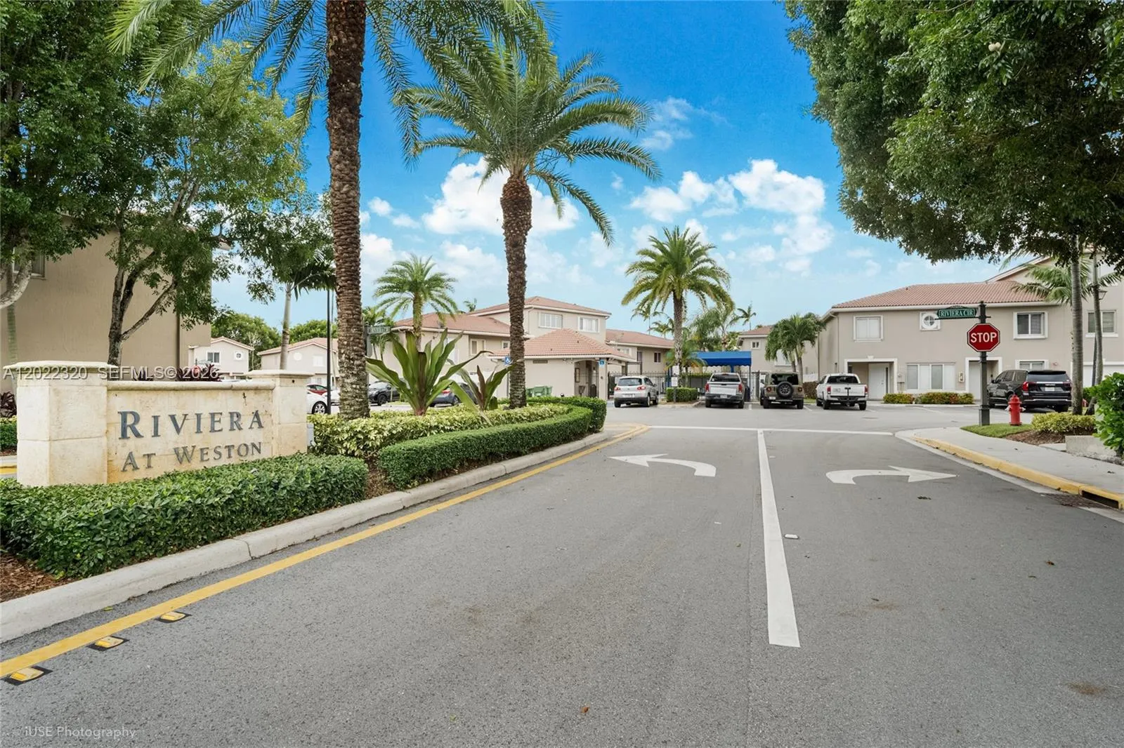 221 Riviera Cir, Weston FL 33326