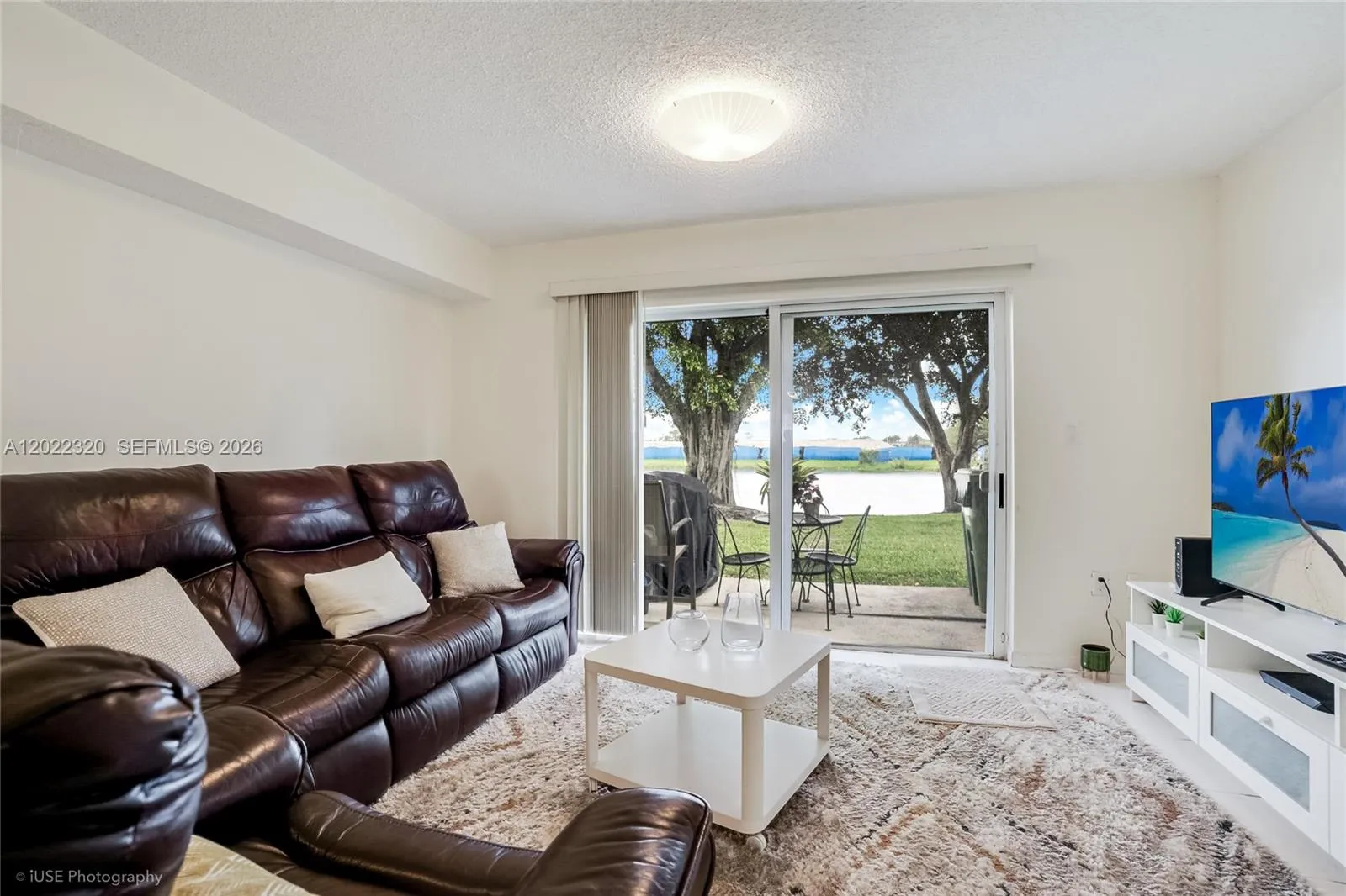 221 Riviera Cir, Weston FL 33326