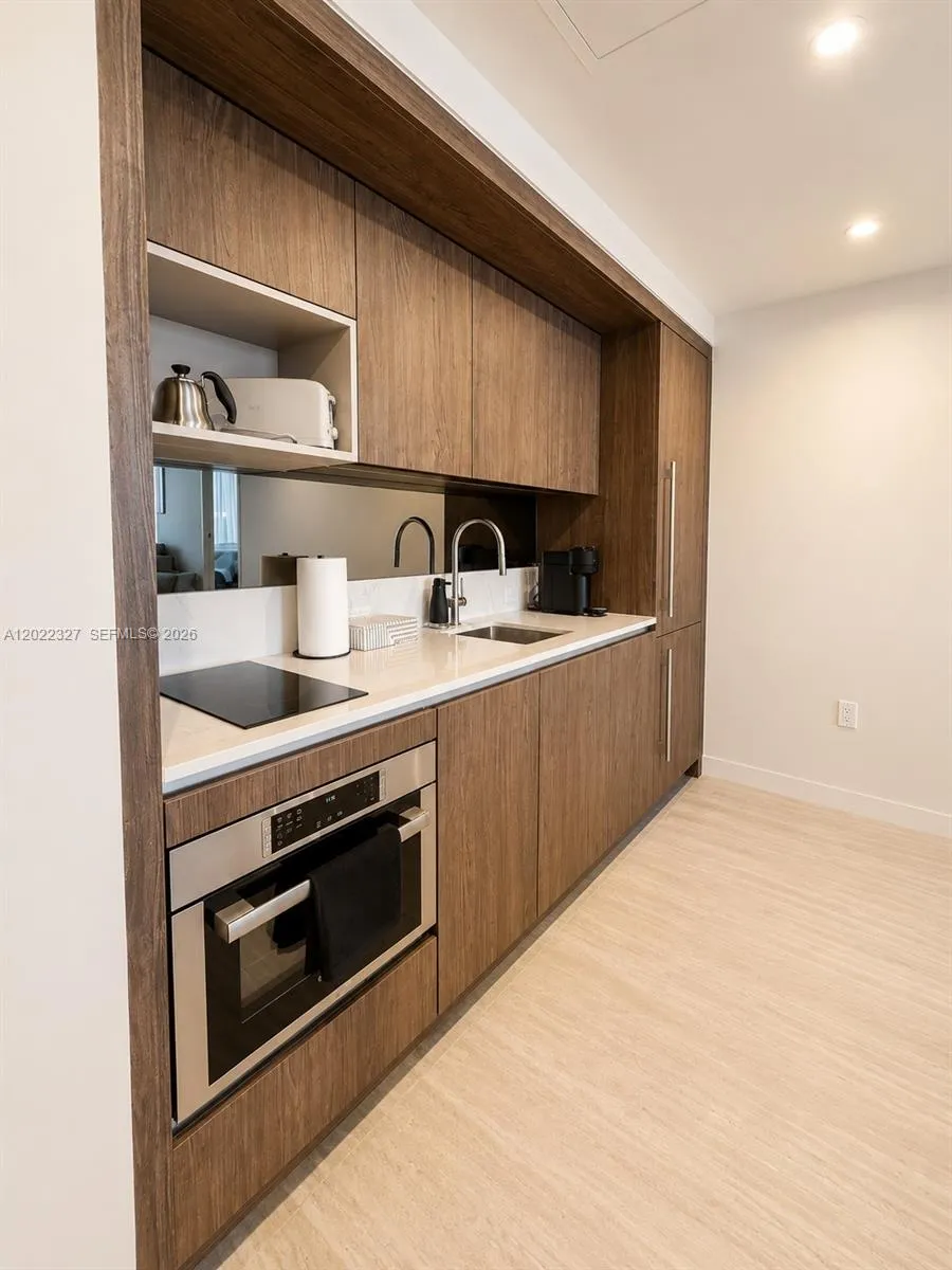 1611 SW 2nd Ave # 817, Miami FL 33129