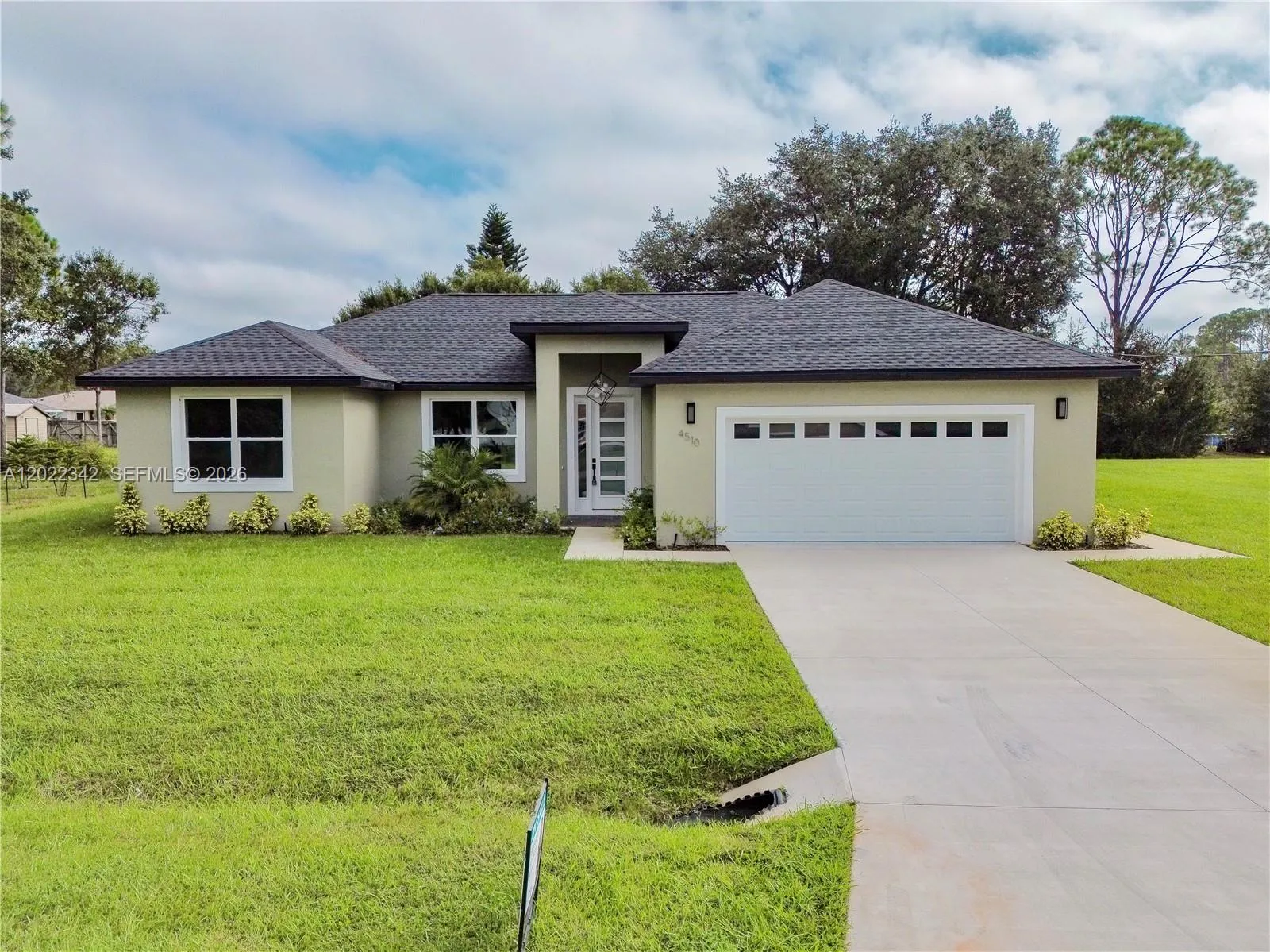 3 bedroom 3 bath for sale at 4510 Boabadilla Ave, Other City - In The State Of Florida FL 33872