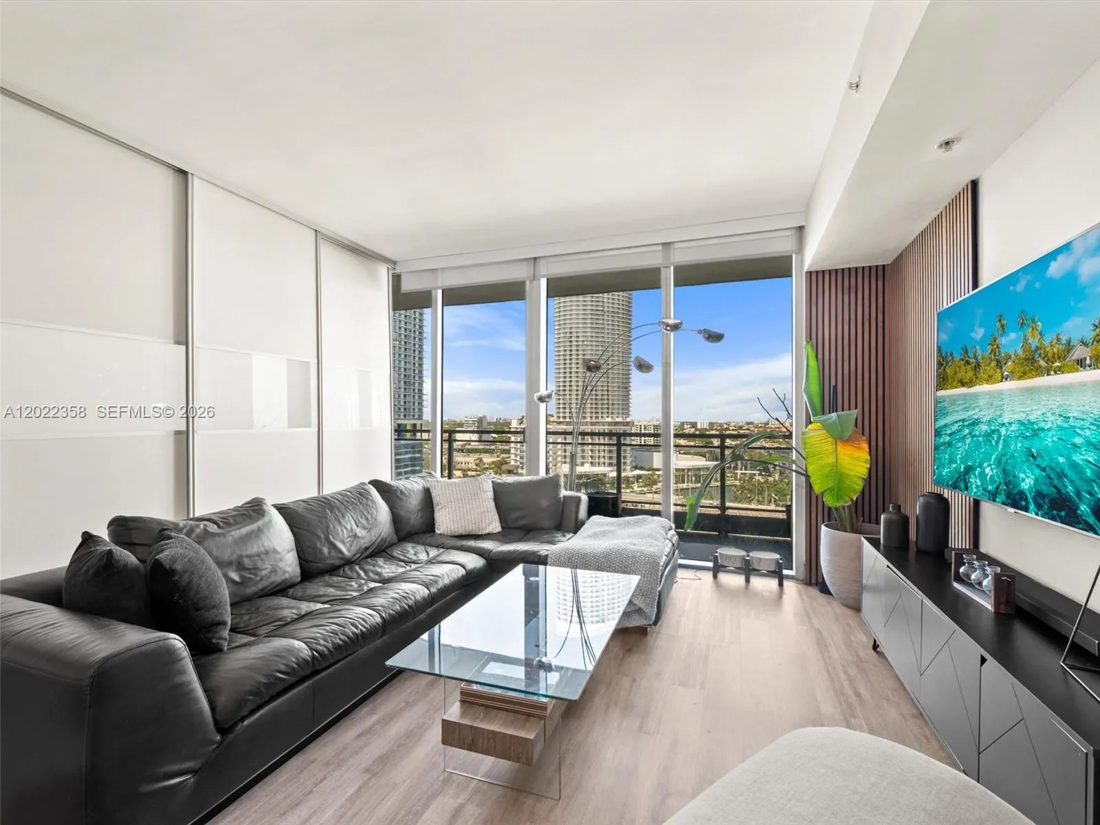 92 SW 3rd St # 1607, Miami FL 33130