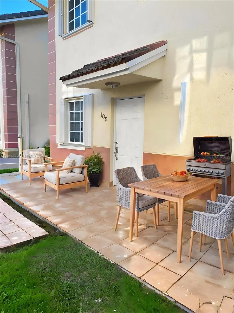3 bedroom 2 bath for sale at 6763 NW 182nd St # 105, Hialeah FL 33015