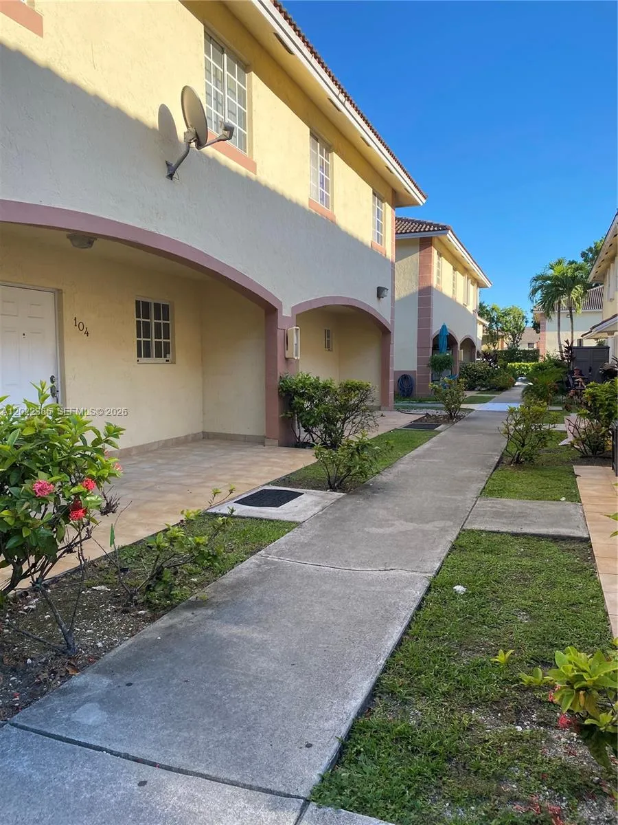6763 NW 182nd St # 105, Hialeah FL 33015